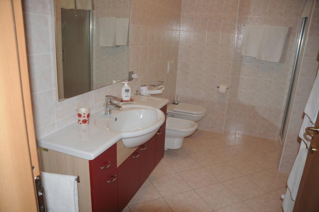 Mary Apartments Brenzone sul Garda Exteriör bild